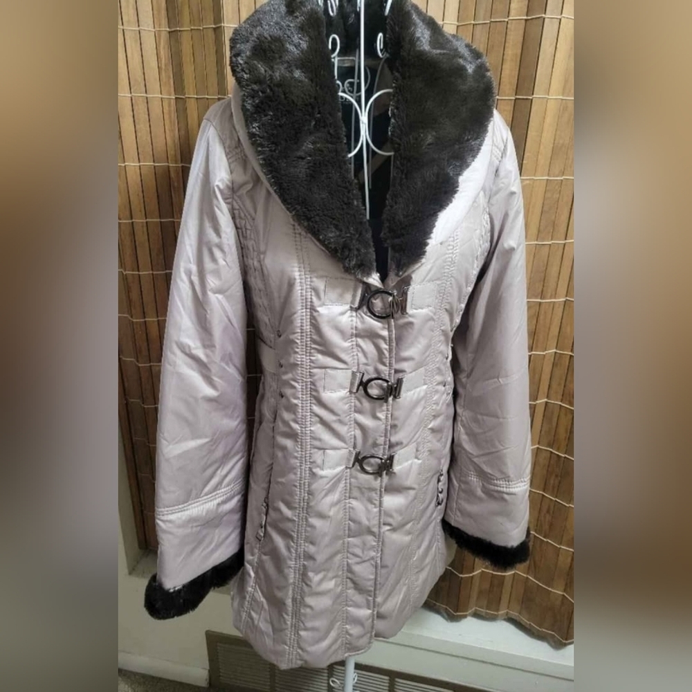 Womans Winter Jacket - Picture 3 of 9